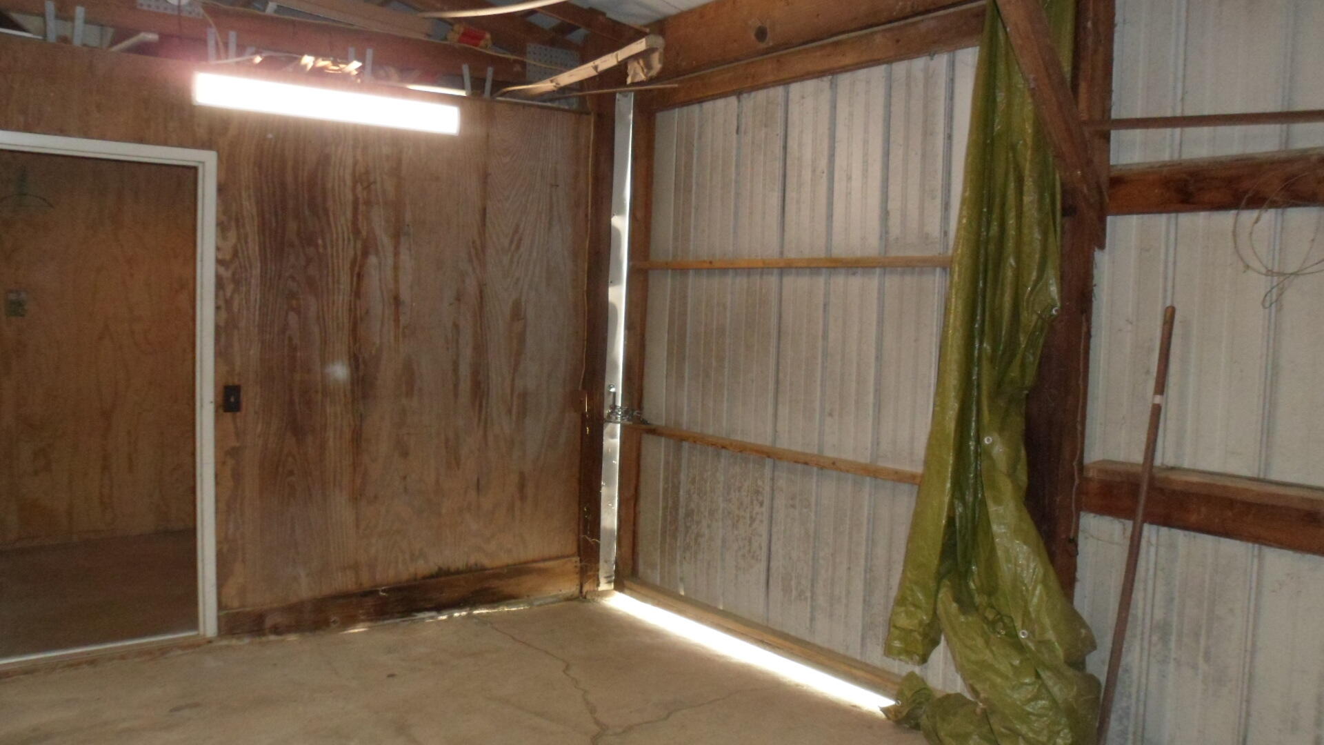 120 River Valley Road Frankfort, KY 40601 - Photo 43 of 46 back garage door