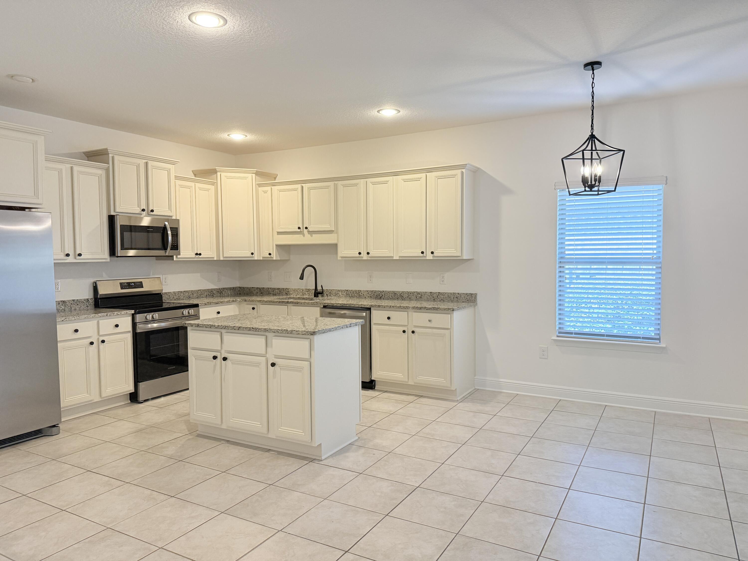 379 Whitman Way Freeport, FL 32439 - Photo 3 of 73 IMG_1360