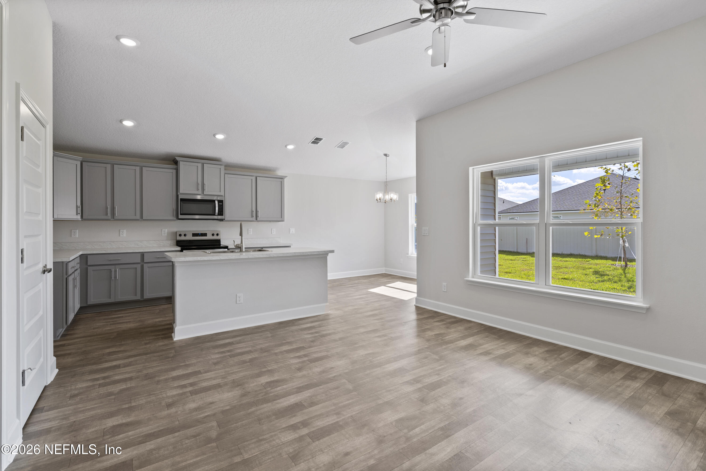 8375 Helmsley Boulevard Jacksonville, FL 32219 - Photo 3 of 16 DSC03524