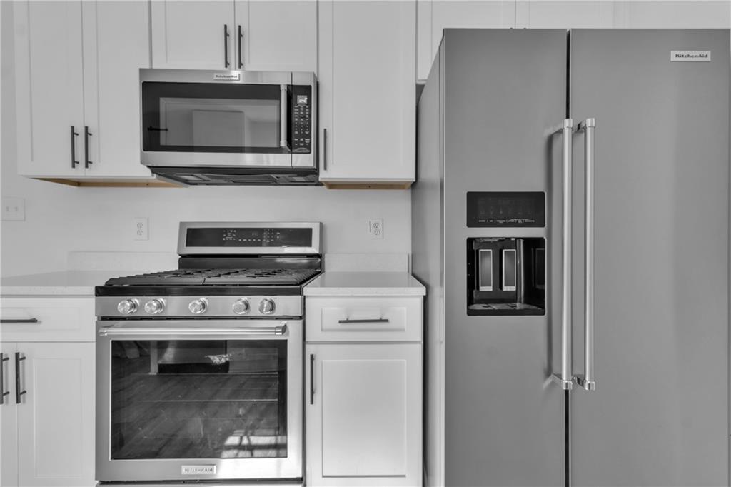 3985 Countryside Way Southwest Snellville, GA 30039 - Photo 7 of 40 a kitchen with a stove and a microwave