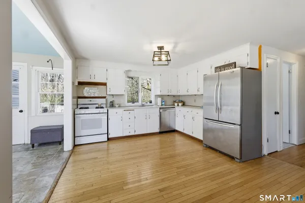 $450,000 | 155 Buttonball Lane, Glastonbury, CT 06033