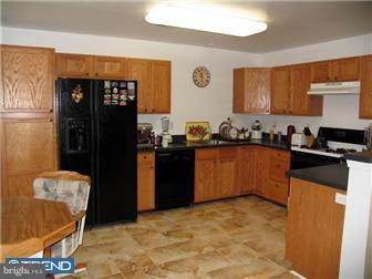 32 Simons Way Huntingdon Valley, PA 19006 - Photo 5 of 12 Kitchen