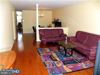 32 Simons Way Huntingdon Valley, PA 19006 - Photo 7 of 12 Living Room