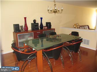32 Simons Way Huntingdon Valley, PA 19006 - Photo 8 of 12 Dining Room