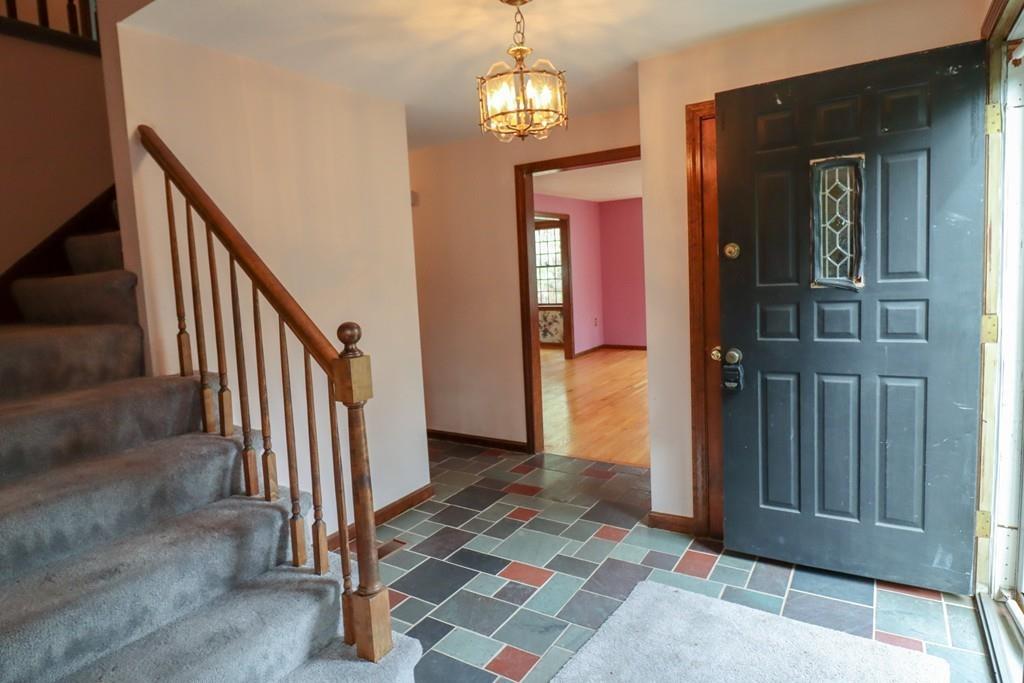 19 Robin Road Norfolk, MA 02056 - Photo 4 of 35 Gallery Image 4