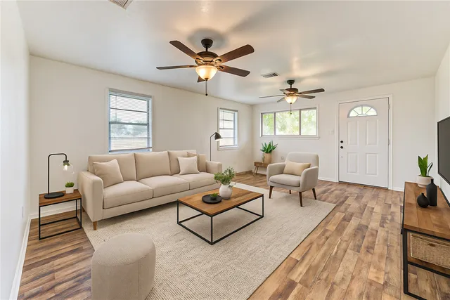 $149,900 | 402 North 1st Street, Beasley, TX 77417