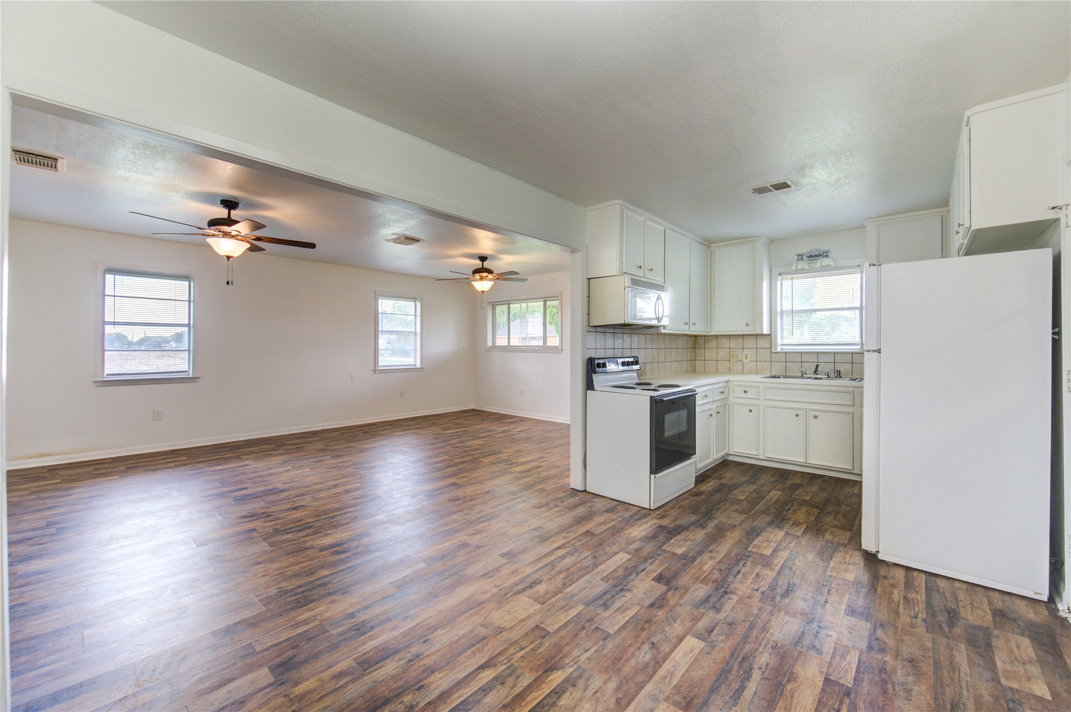 402 North 1st Street Beasley, TX 77417 - Photo 17 of 35