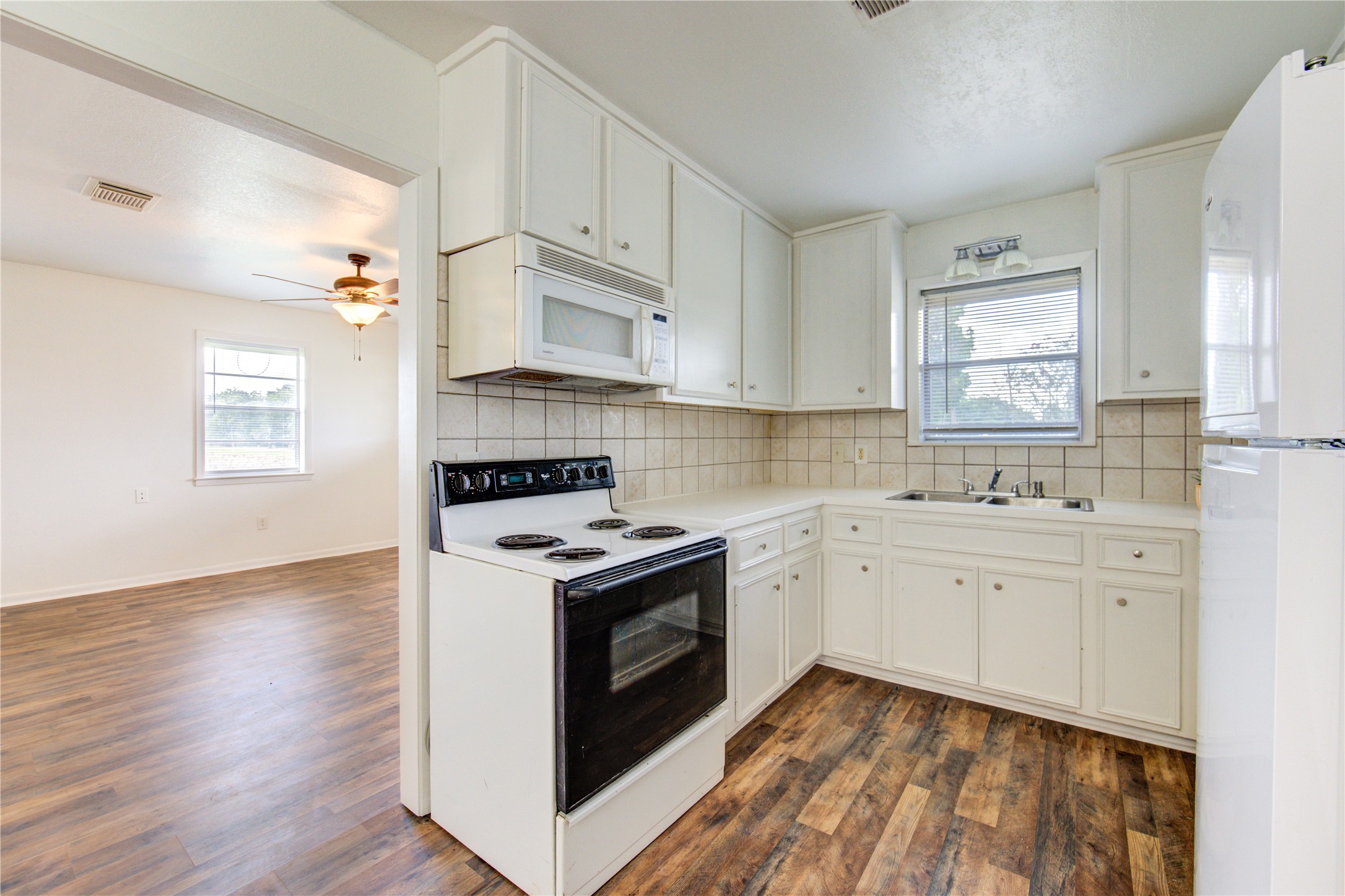 402 North 1st Street Beasley, TX 77417 - Photo 20 of 35