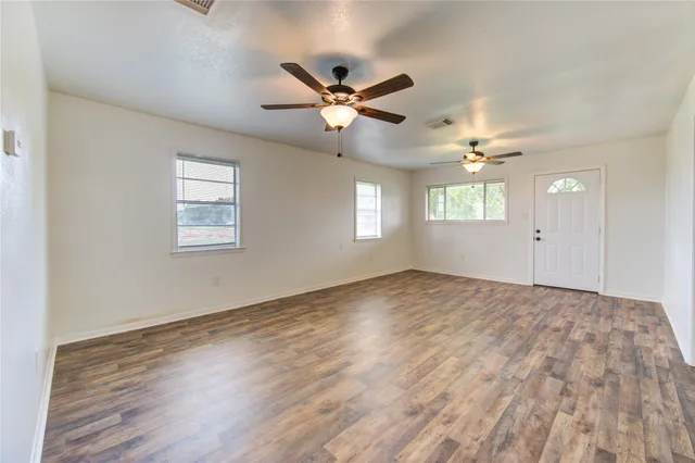 $149,900 | 402 North 1st Street, Beasley, TX 77417