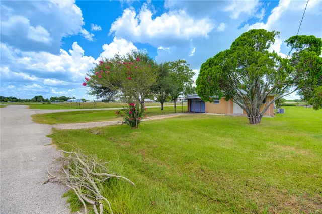 $149,900 | 402 North 1st Street, Beasley, TX 77417