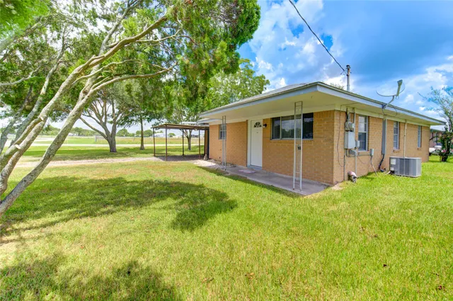 $149,900 | 402 North 1st Street, Beasley, TX 77417