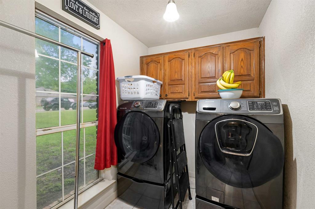 104 Pecan Grove Lancaster, TX 75146 - Photo 18 of 33 a utility room with dryer and washer