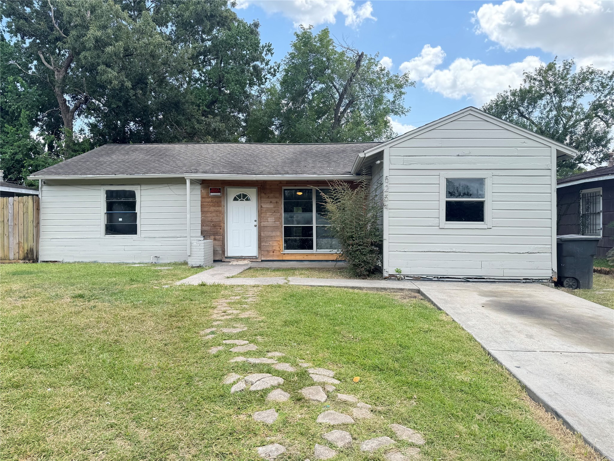 5254 Perry Street Houston, TX 77021 - Photo 13 of 16 a backyard of a house with fountain and large tree