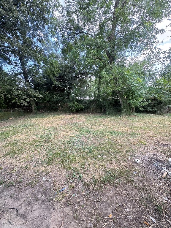 5254 Perry Street Houston, TX 77021 - Photo 16 of 16 Large backyard