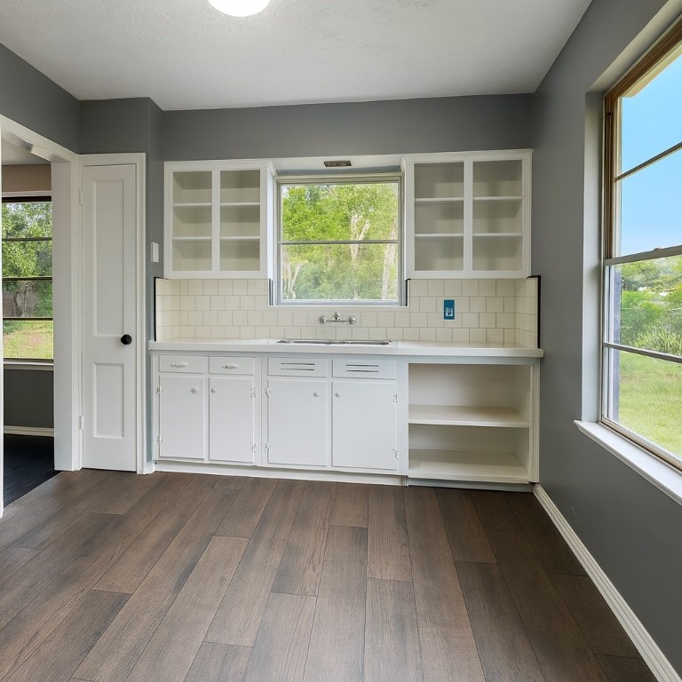 5254 Perry Street Houston, TX 77021 - Photo 4 of 16 Kitchen with tons of cabinet and drawer space
*picture has been enhaced