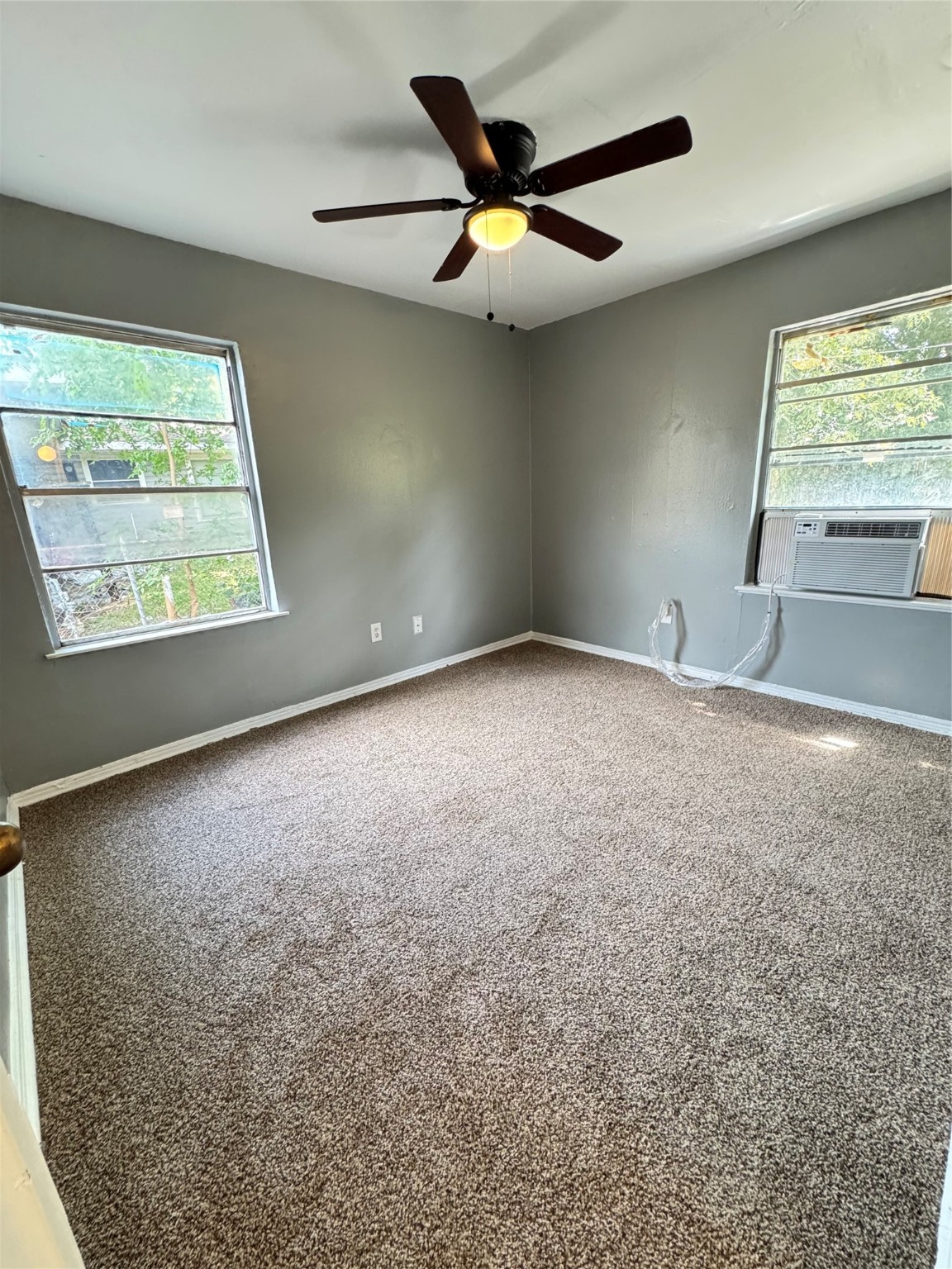 5254 Perry Street Houston, TX 77021 - Photo 7 of 16 an empty room with a window
