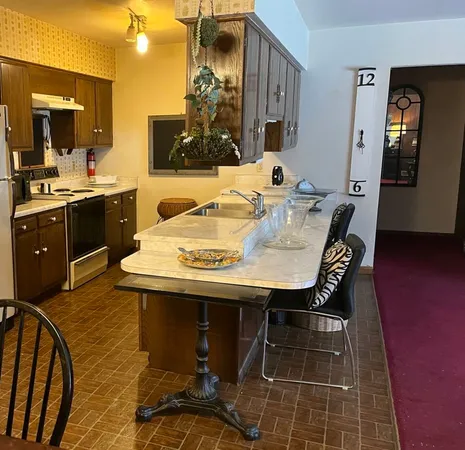 $236,000 | 1100 West Orchard Lane, Peoria, IL 61615