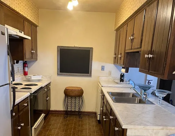 $236,000 | 1100 West Orchard Lane, Peoria, IL 61615