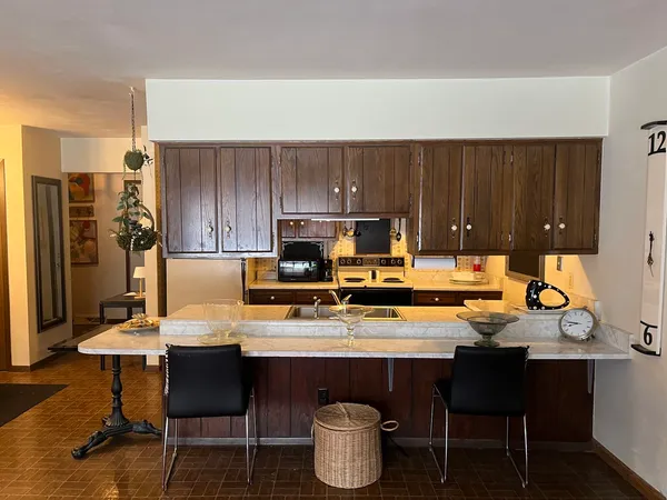 $236,000 | 1100 West Orchard Lane, Peoria, IL 61615