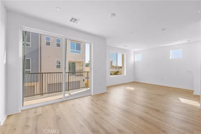 $519,990 | 9423 North Sepulveda Boulevard, Unit 6, North Hills, CA 91343