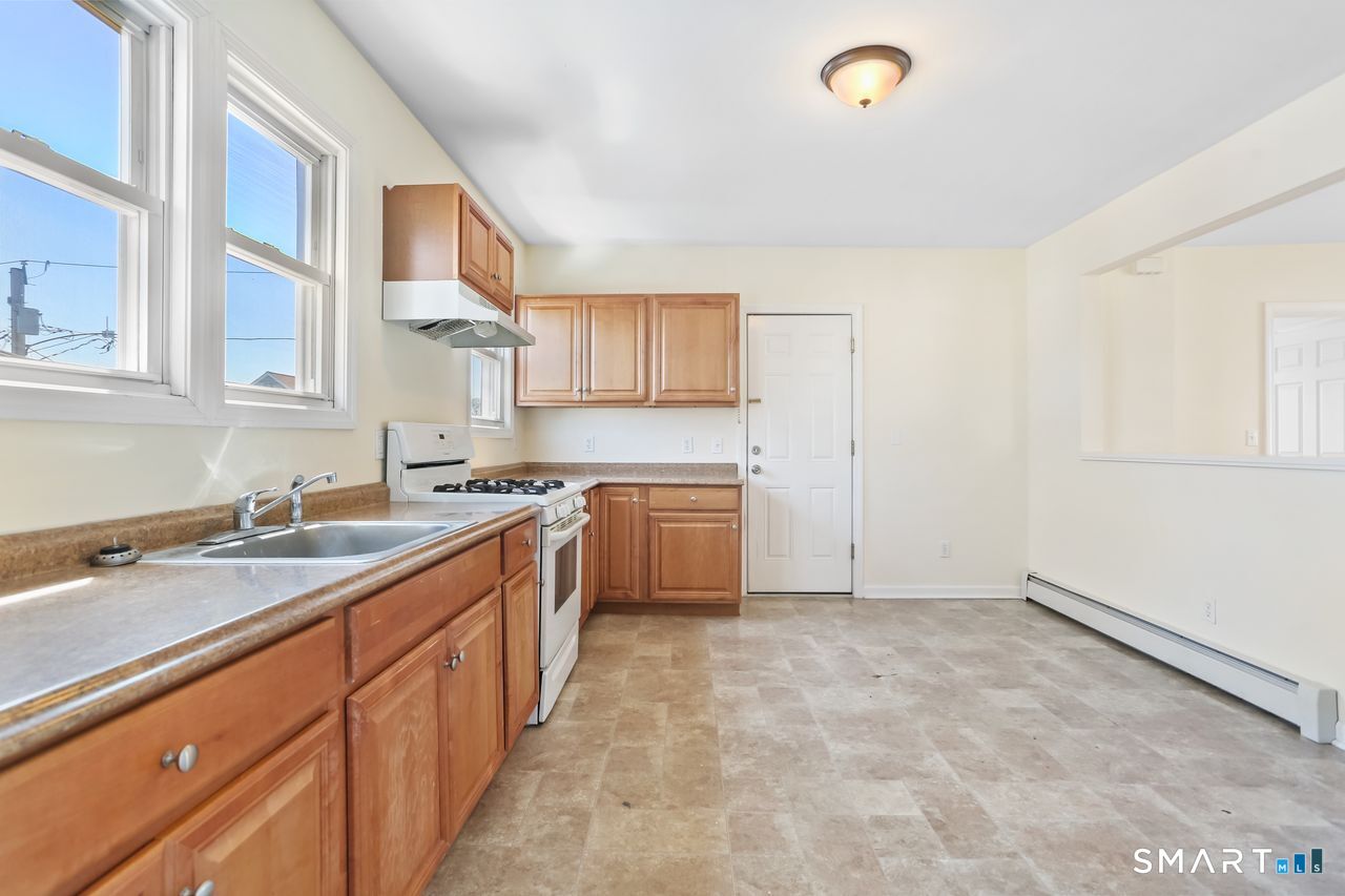 148 Alfred Street Bridgeport, CT 06605 - Photo 28 of 53