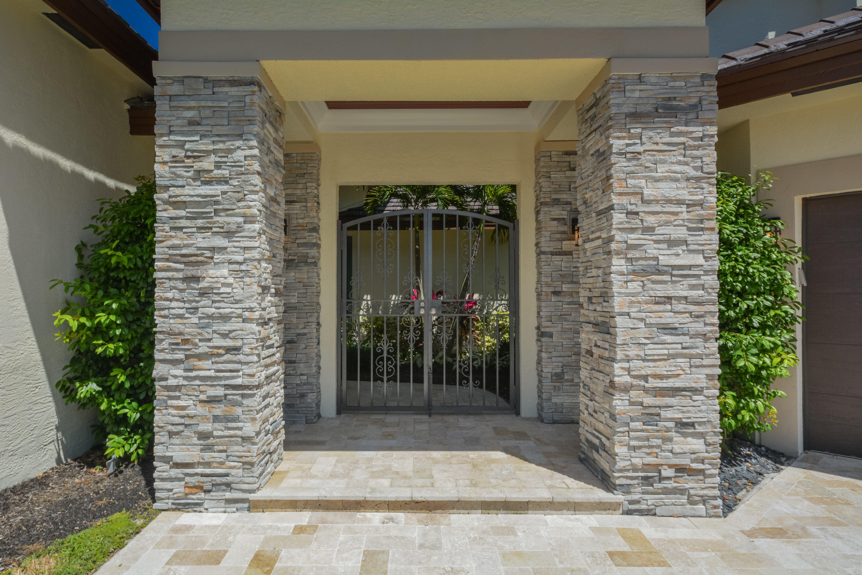 6972 Queenferry Circle Boca Raton, FL 33496 - Photo 3 of 78 entrance