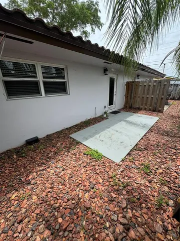 $2,500 | 315 Southeast 23rd Avenue, Unit 2, Pompano Beach, FL 33062