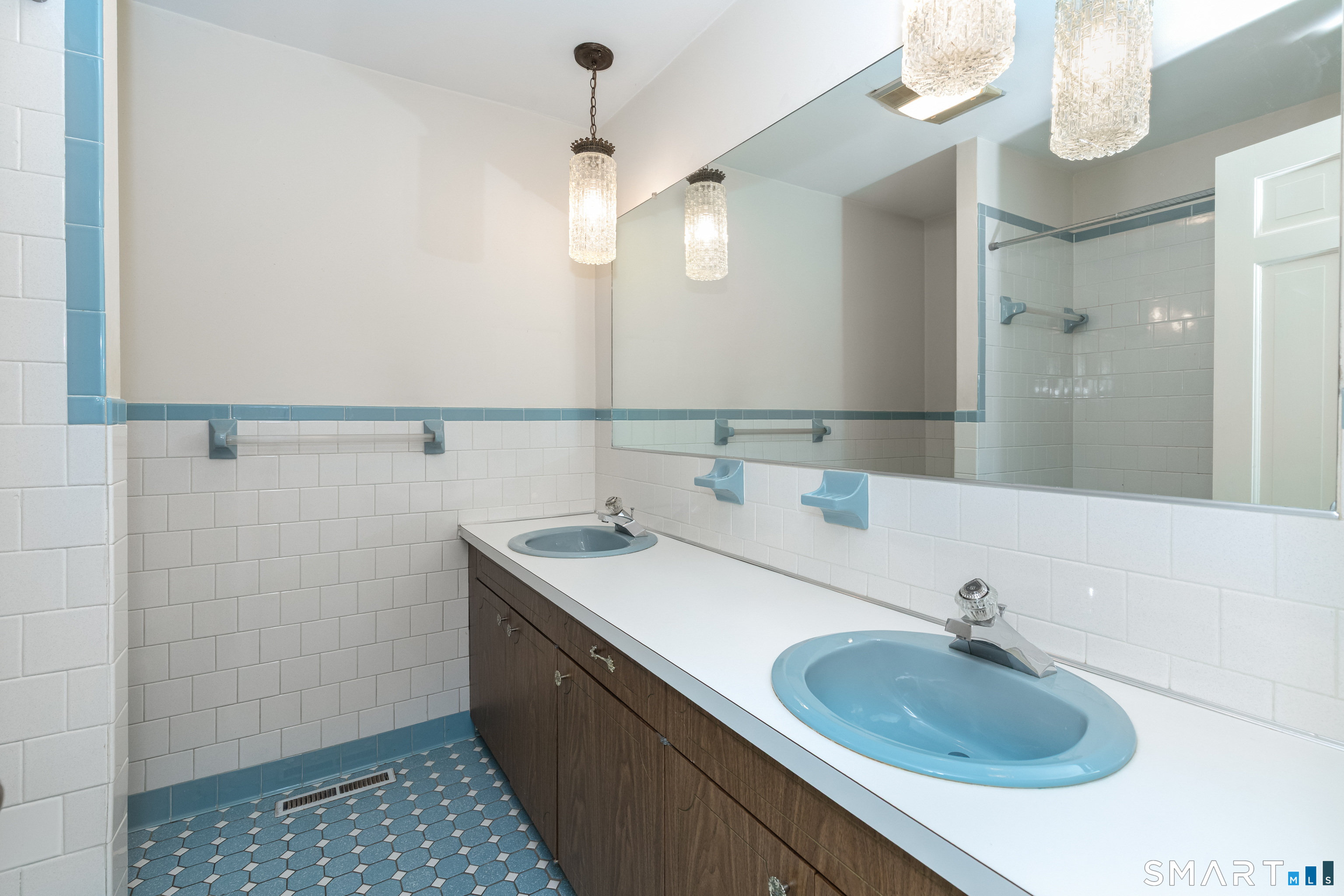 319 Maybrook Road Waterbury, CT 06708 - Photo 28 of 40