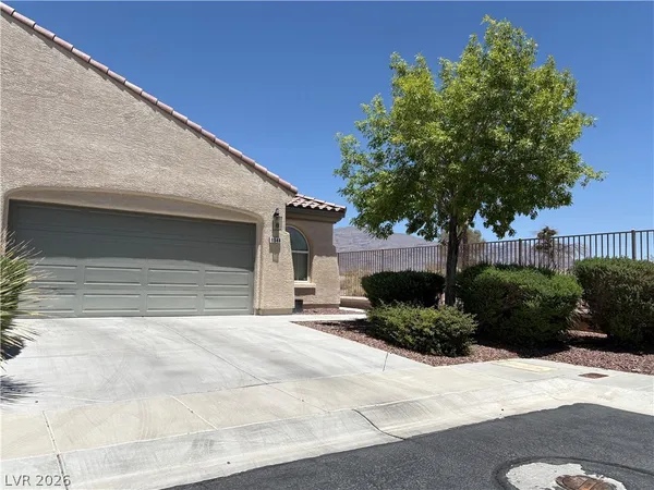 $2,100 | 8944 Briar Bay Drive, Las Vegas, NV 89131