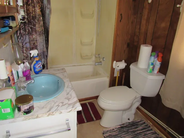 $224,900 | 6050 Highway 327, Orland, IN 46776