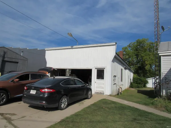 $224,900 | 6050 Highway 327, Orland, IN 46776