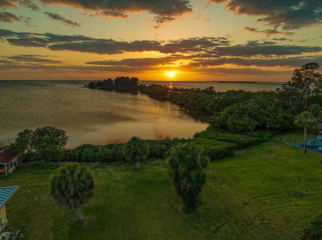 1725 Gulf Road Tarpon Springs, FL 34689 - Photo 5 of 27