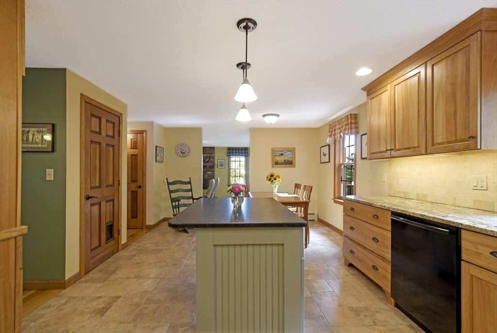 61 Parker Road Shirley, MA 01464 - Photo 12 of 35 Gallery Image 12