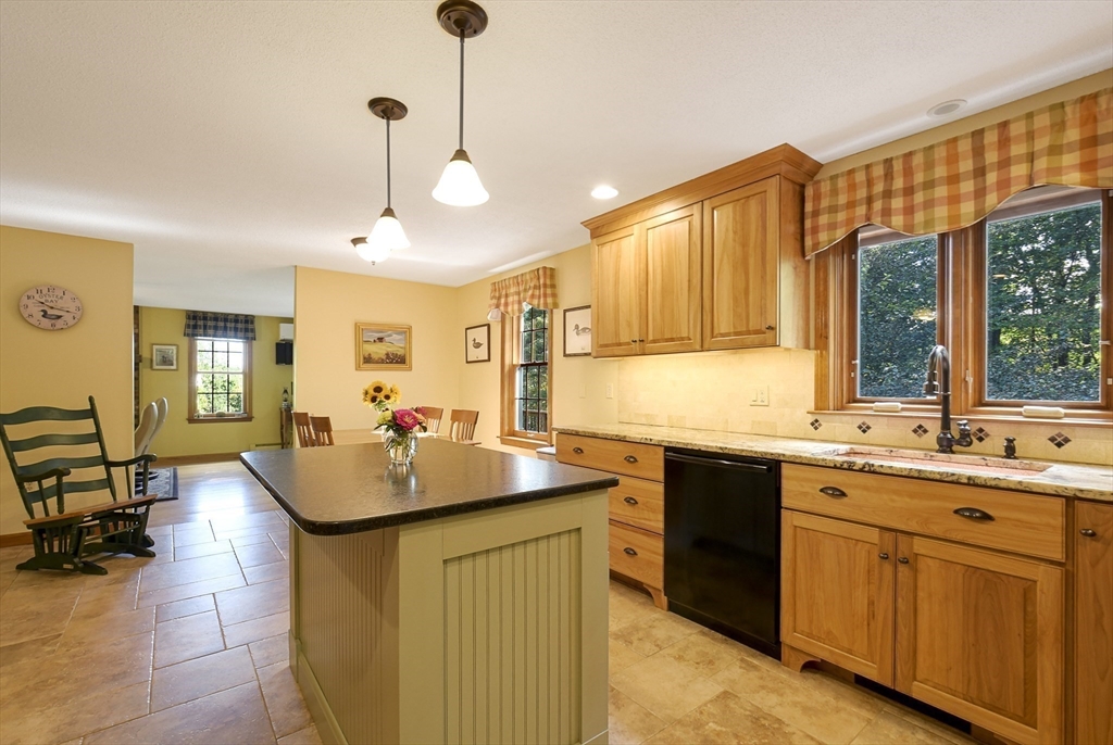 61 Parker Road Shirley, MA 01464 - Photo 9 of 35 Gallery Image 9