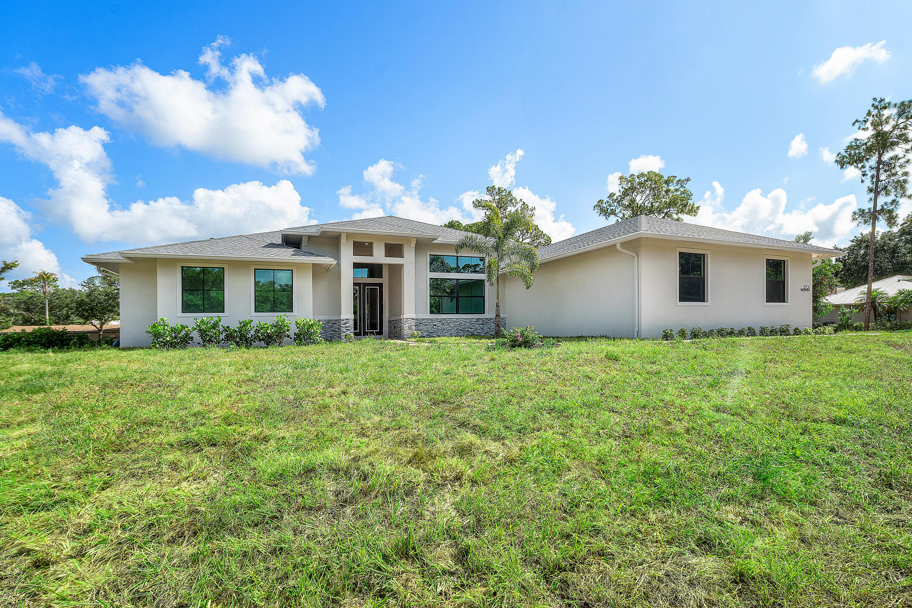 11701 153rd Court North Jupiter, FL 33478 - Photo 4 of 59 04_beyc6a443d5ecebef