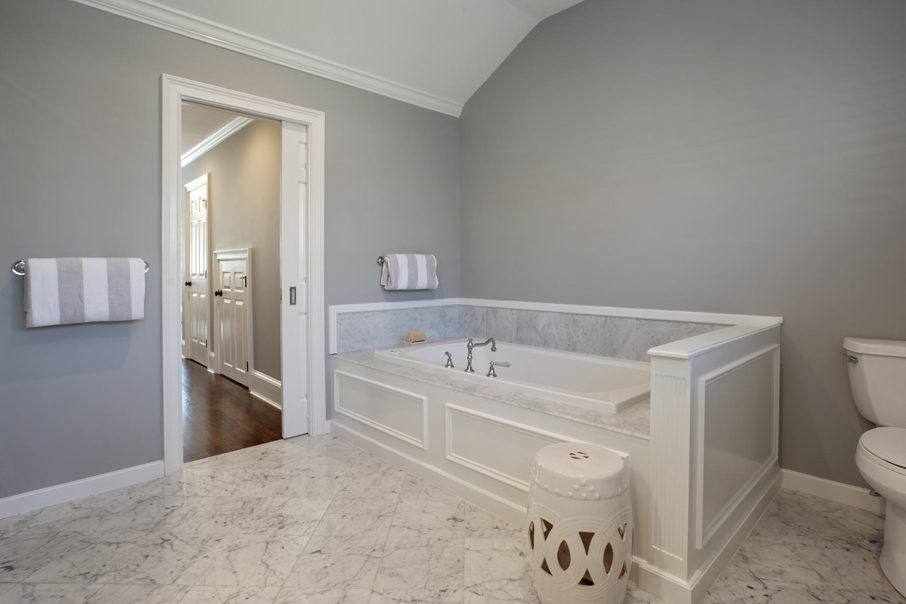199 East Bay Road, Unit 12 Osterville, MA 02655 - Photo 19 of 40 a spacious bathroom with a bathtub sink and toilet