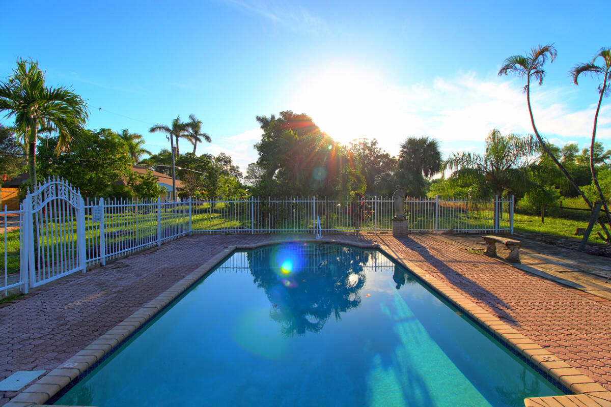 10690 Barn Road Lake Worth, FL 33449 - Photo 31 of 39 IMG_0240_1_2
