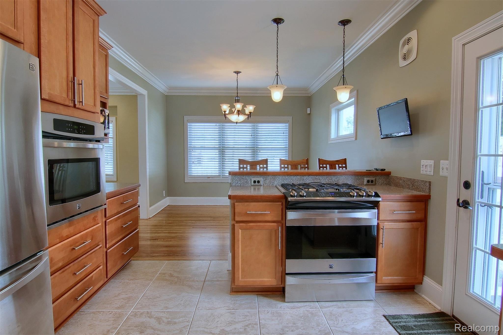 550 Goddard Road Wyandotte, MI 48192 - Photo 11 of 29 11-Kitchen 4th View.jpg