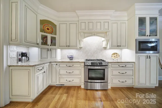 a view of a kitchen and dining room