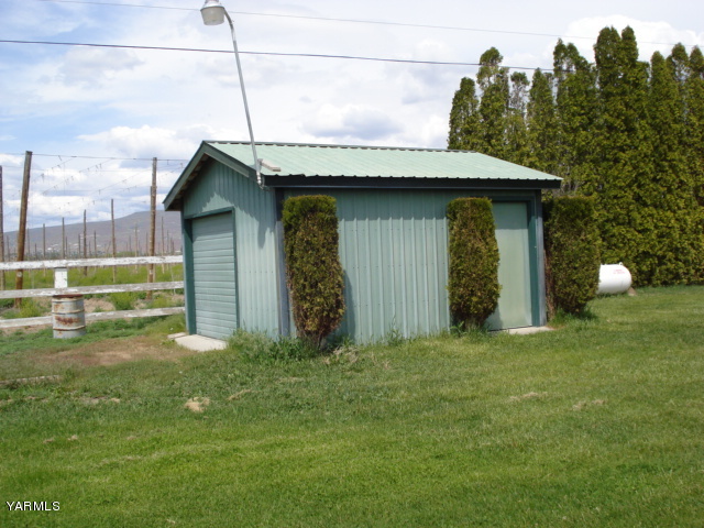 2512 Birchfield Road Yakima, WA 98901 - Photo 16 of 20 a house view with a outdoor space