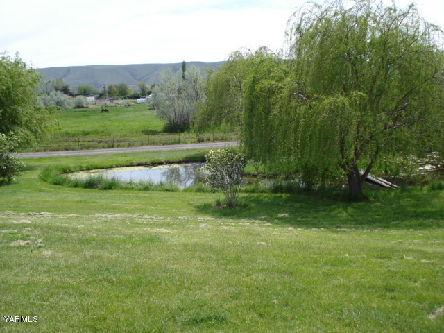 2512 Birchfield Road Yakima, WA 98901 - Photo 17 of 20 a view of a garden with a building in the background