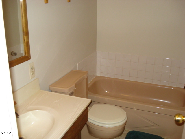 2512 Birchfield Road Yakima, WA 98901 - Photo 10 of 20 a bathroom with a toilet and a sink