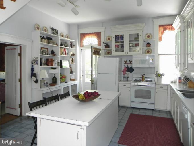 a kitchen that has a refrigerator and a stove