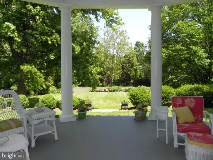 1705 South Road Baltimore, MD 21209 - Photo 14 of 29 a backyard of a house with outdoor seating