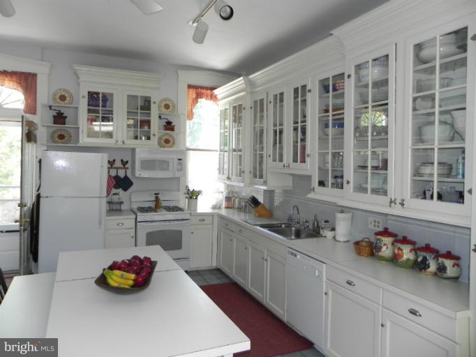 1705 South Road Baltimore, MD 21209 - Photo 9 of 29