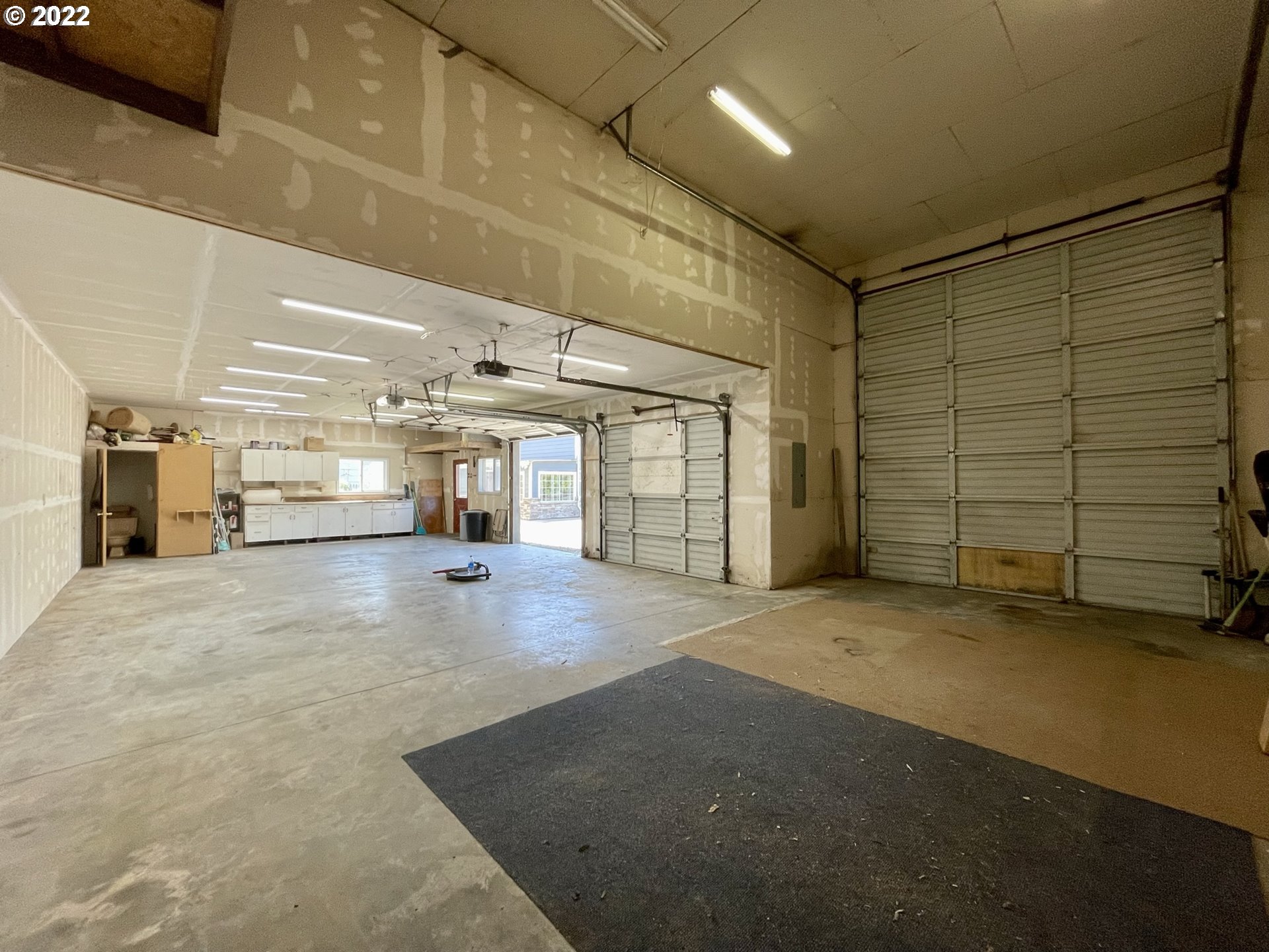 2275 Oak Street North Bend, OR 97459 - Photo 3 of 30