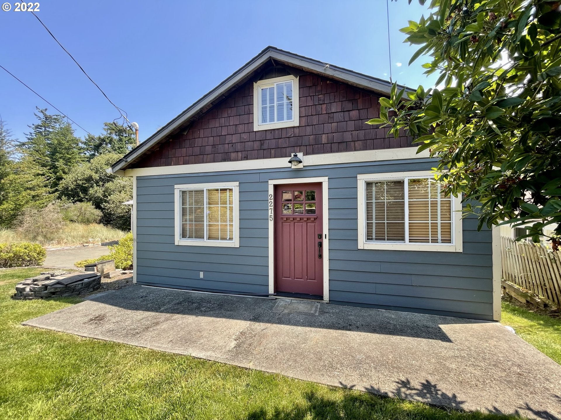 2275 Oak Street North Bend, OR 97459 - Photo 5 of 30 a front view of a house with a yard