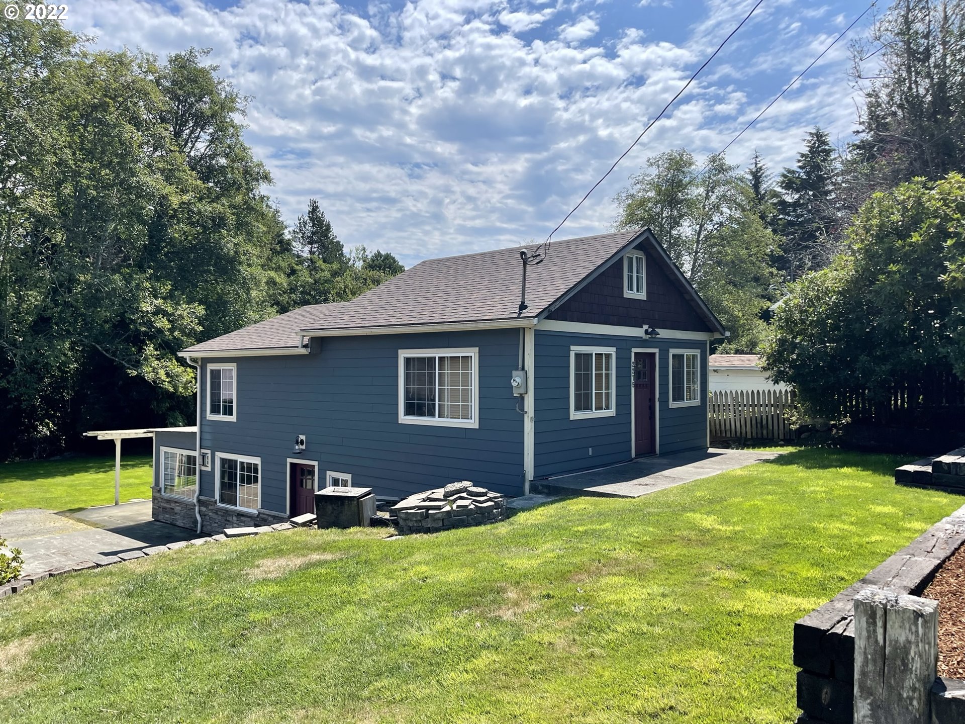 2275 Oak Street North Bend, OR 97459 - Photo 6 of 30 a front view of a house with yard and green space