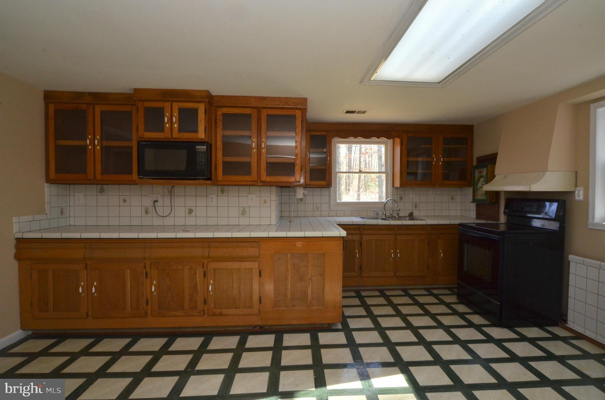 140 Waldo Road Pasadena, MD 21122 - Photo 16 of 30 Kitchen
