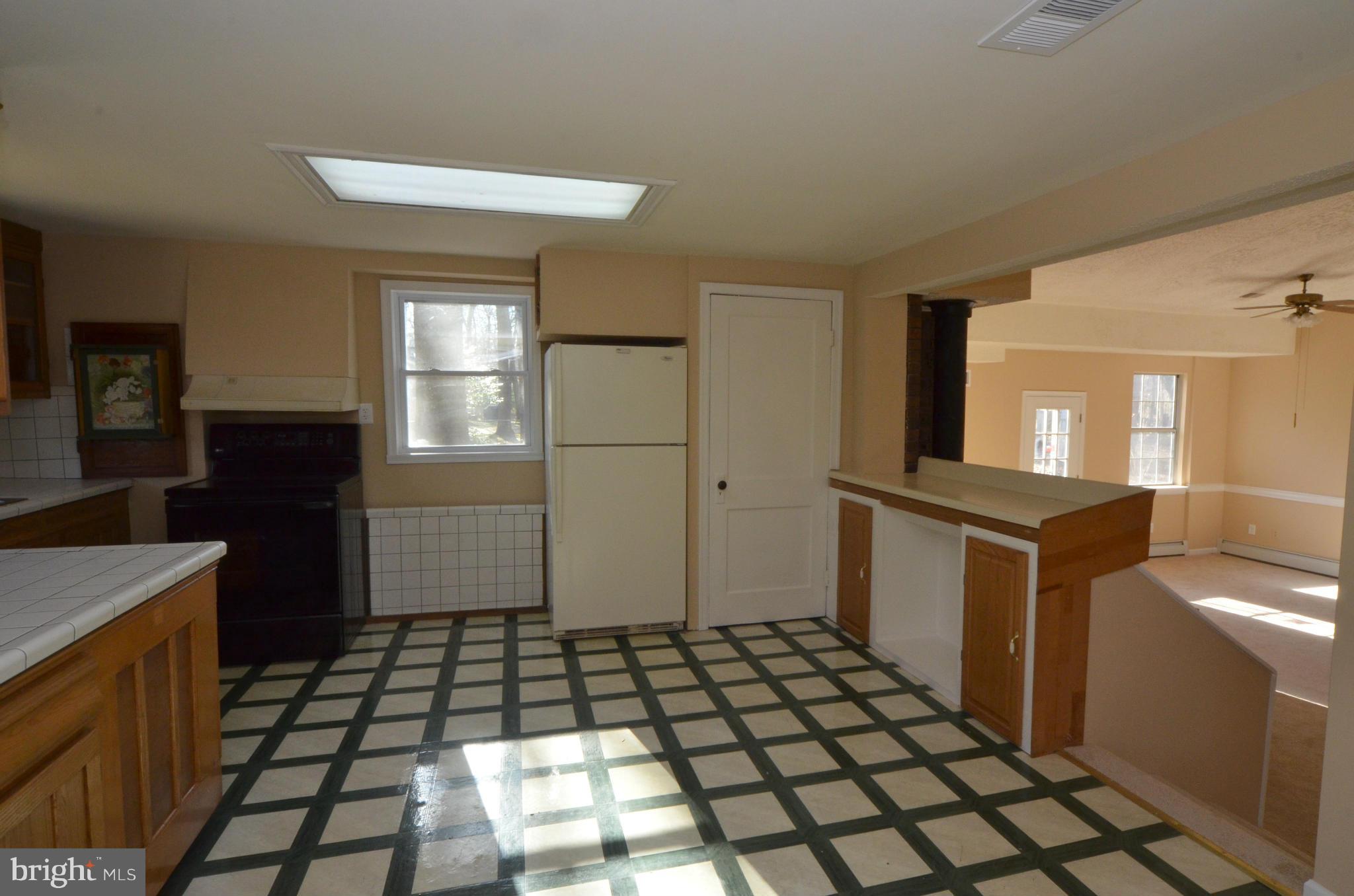 140 Waldo Road Pasadena, MD 21122 - Photo 18 of 30 Kitchen